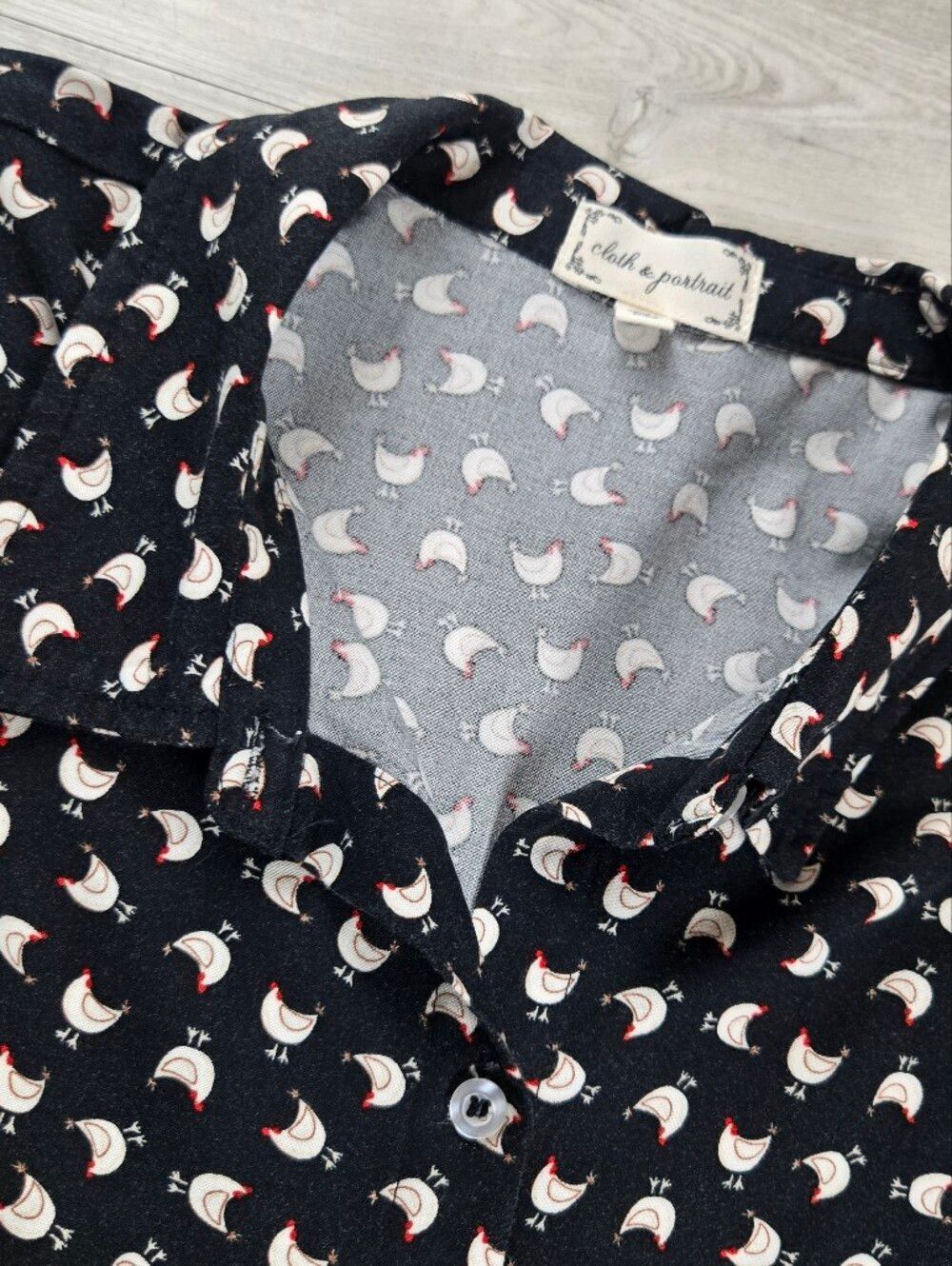 Cloth & Portrait Chicken Hen Print Button Down Shirt L Black Rayon Long Sleeve​
